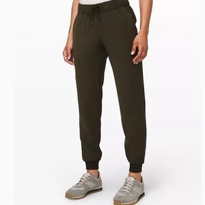 Lululemon On the Fly Joggers - Size 6 - Dark Green Color